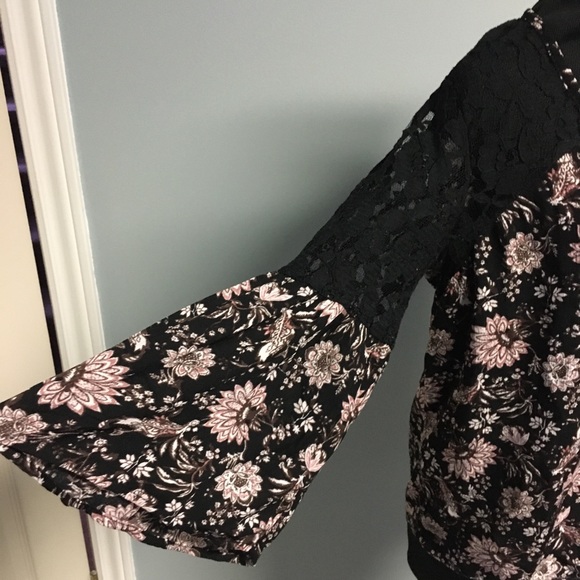 Flowing Knox Rose Boho Top with Long Bell Sleeve - Picture 2 of 9